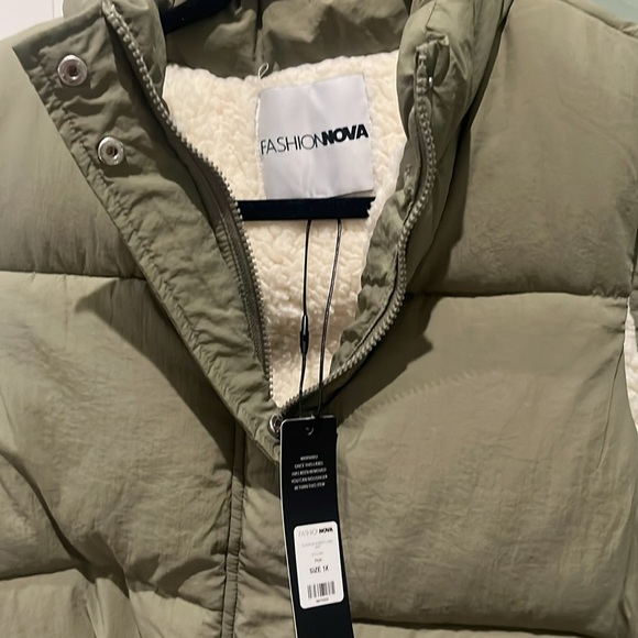 Fashion Nova Puffer Vest with Fur Lining 1X - Picture 2 of 5